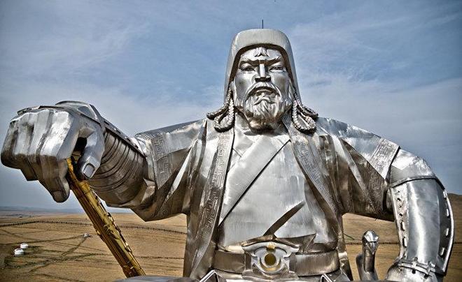 памятник Чингис-хану в Монголии